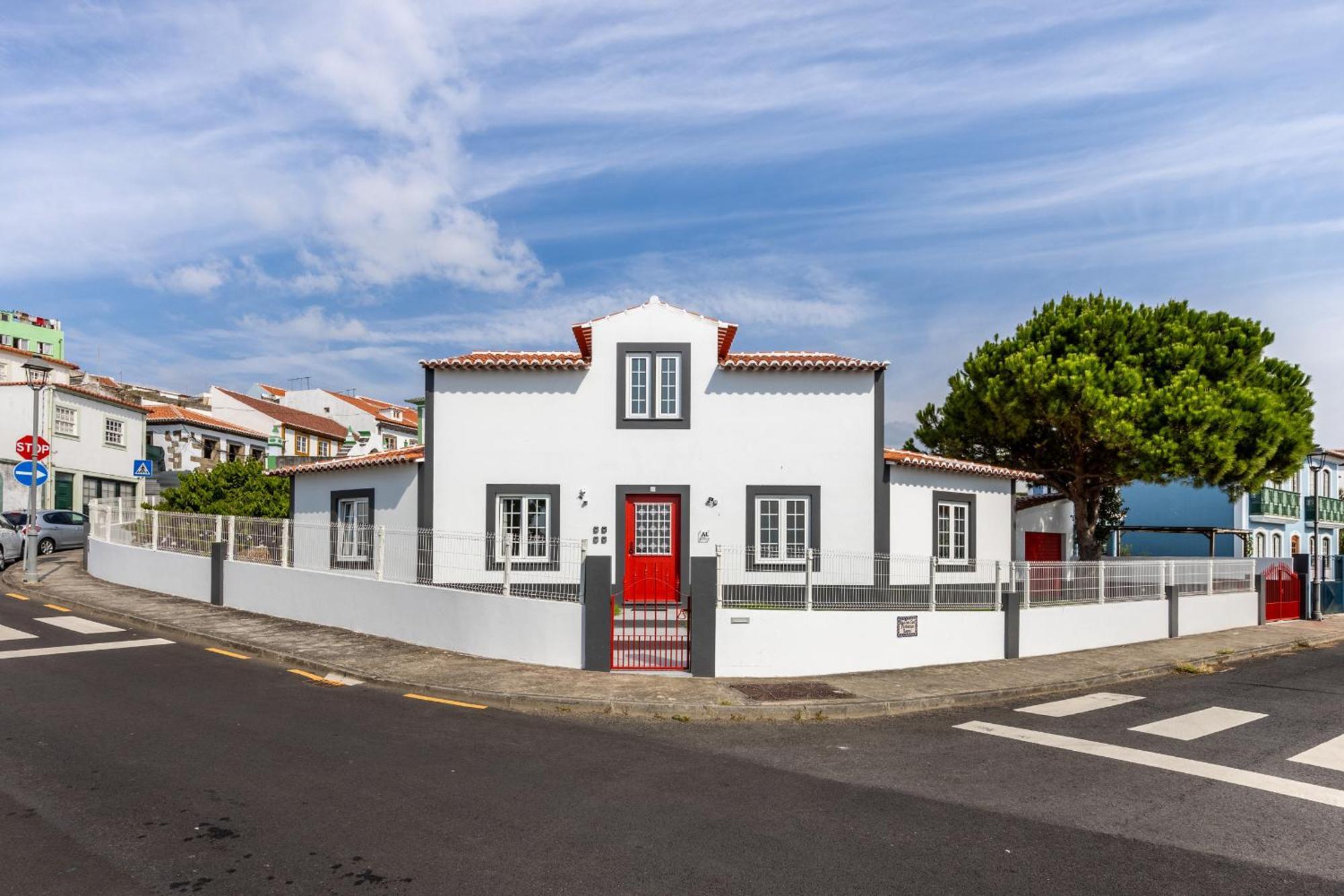 Angra Charming Suites By Seewest Angra do Heroísmo Dış mekan fotoğraf